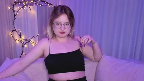 Snapshot of rheamoonn chatting on 06/05/26, 06:13 Grace online show from 06/05/26, 06:13