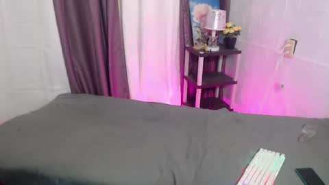 HI GUYS IM RHIAN PLEASE GIVE ME THUMBS UP online show from 03/07/25, 04:44