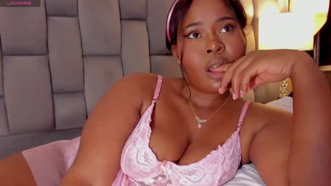 Snapshot of rianamanson chatting on 01/27/25, 07:14 Riana online show from 01/27/25, 07:14