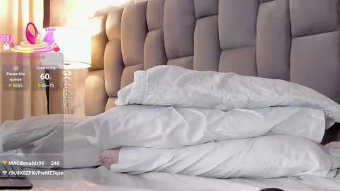 Snapshot of rianamanson chatting on 03/07/25, 08:45 Riana online show from 03/07/25, 08:45