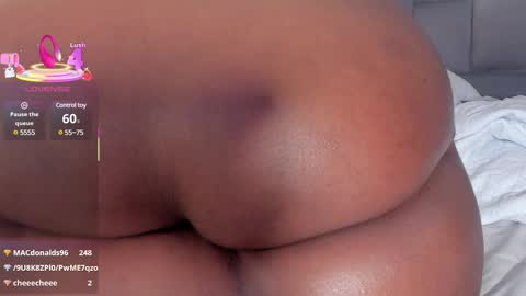 Snapshot of rianamanson chatting on 03/07/25, 11:51 Riana online show from 03/07/25, 11:51