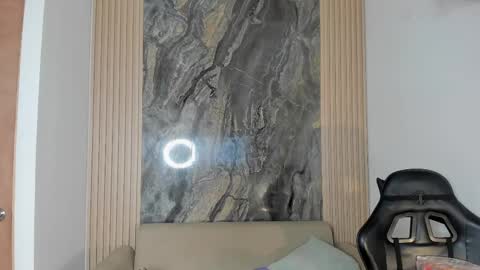 Snapshot of rianamanson chatting on 10/05/25, 04:49 Riana online show from 10/05/25, 04:49