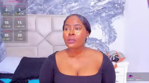 Snapshot of rianamanson chatting on 10/13/25, 09:15 Riana online show from 10/13/25, 09:15