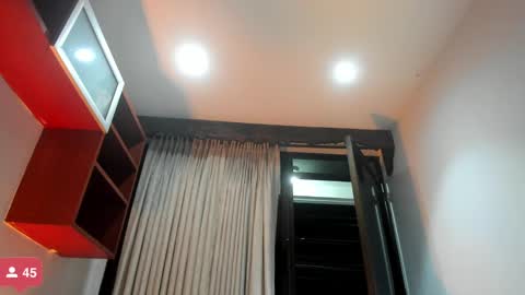 Snapshot of rianamanson chatting on 11/02/25, 05:54 Riana online show from 11/02/25, 05:54