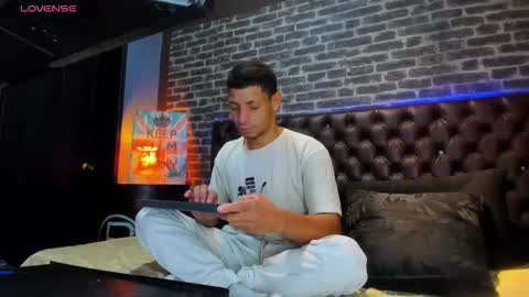 --- Richar --- online show from 12/18/25, 02:45