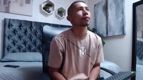 richar_voller online show from 10/19/25, 01:01