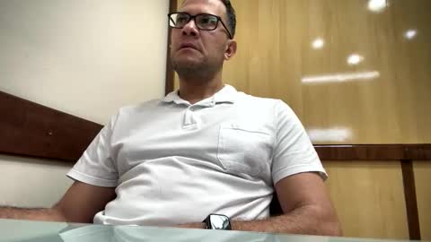 Snapshot of rick503835 chatting on 10/15/25, 11:21 Rick Arian online show from 10/15/25, 11:21