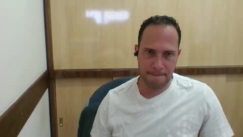 Snapshot of rick503835 chatting on 10/29/25, 01:46 Rick Arian online show from 10/29/25, 01:46