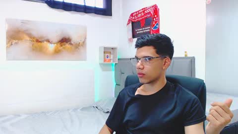 Snapshot of rickii_hot chatting on 04/01/26, 04:37 Ricki online show from 04/01/26, 04:37