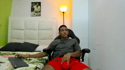 Snapshot of ricky_23cm_ chatting on 02/10/26, 02:04 RICKY online show from 02/10/26, 02:04