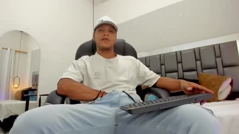 Ricky  online show from 12/01/25, 08:58