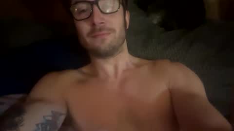 Snapshot of ricracks11 chatting on 02/11/25, 04:11 ricracks11 online show from 02/11/25, 04:11