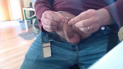 Snapshot of riemen78 chatting on 02/19/25, 08:33 riemen78 online show from 02/19/25, 08:33