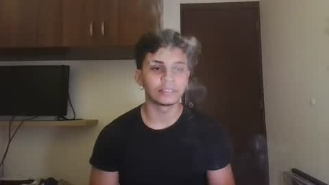 Snapshot of rieuand77 chatting on 06/18/26, 02:12 Rieu online show from 06/18/26, 02:12