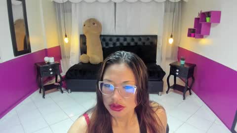 Snapshot of rihana_grey chatting on 10/03/25, 10:23 Rihana online show from 10/03/25, 10:23