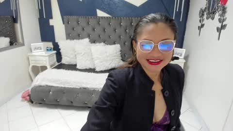 Snapshot of rihana_grey chatting on 10/05/25, 10:35 Rihana online show from 10/05/25, 10:35