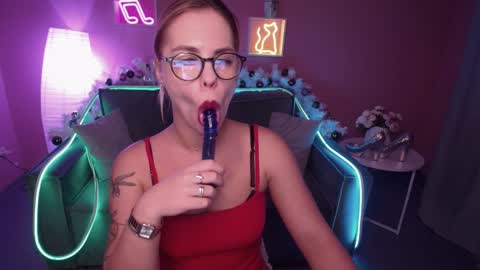 Snapshot of rikaraily chatting on 01/07/25, 08:56 Rika online show from 01/07/25, 08:56