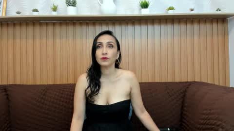 Snapshot of riley_reid_milf chatting on 05/13/26, 12:46 Oriana online show from 05/13/26, 12:46