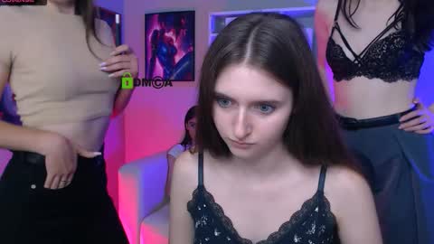 Snapshot of riley_sanders chatting on 10/04/25, 02:15 Meow online show from 10/04/25, 02:15