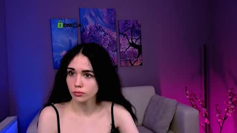Snapshot of riley_sanders chatting on 10/19/25, 09:32 Meow online show from 10/19/25, 09:32