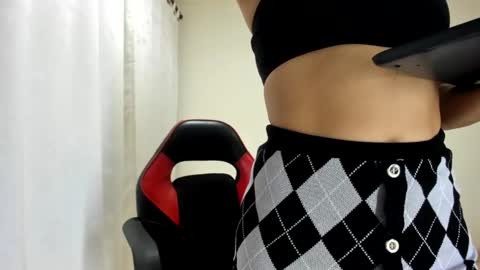 Snapshot of riley_skye_ chatting on 12/16/24, 03:40 RAILEY online show from 12/16/24, 03:40