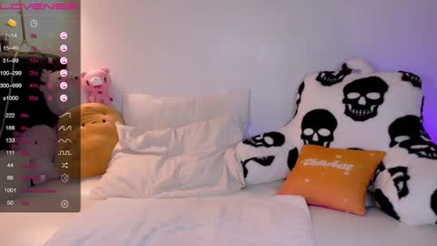 Snapshot of rileyandhawk chatting on 06/19/26, 01:43 RileyAddams online show from 06/19/26, 01:43
