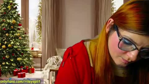 Snapshot of rileycomely chatting on 12/21/24, 01:36 RileyComely online show from 12/21/24, 01:36