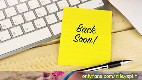 Snapshot of rileycomely chatting on 01/09/25, 02:33 RileyComely online show from 01/09/25, 02:33