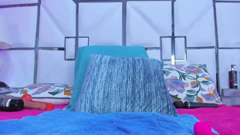 Riley online show from 02/05/25, 02:37