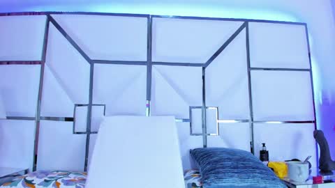 Riley online show from 02/06/25, 02:37