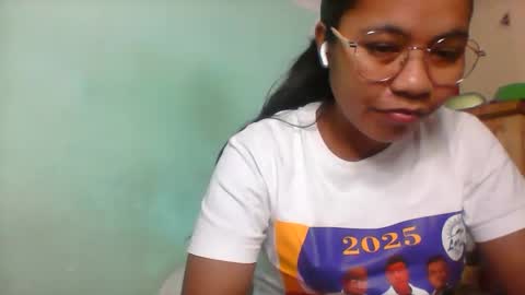 Snapshot of rinah856024 chatting on 05/19/26, 04:24 rinah856024 online show from 05/19/26, 04:24