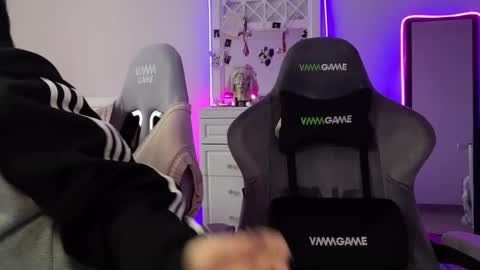   DianaBrite            fansl y online show from 02/09/25, 12:19