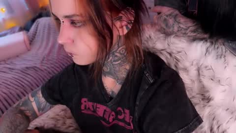   DianaBrite            fansl y online show from 12/21/25, 12:23