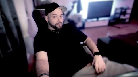 Snapshot of riptid3_ chatting on 02/01/25, 04:22 Ask Me online show from 02/01/25, 04:22