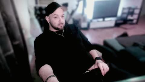 Snapshot of riptid3_ chatting on 02/18/25, 03:54 Ask Me online show from 02/18/25, 03:54