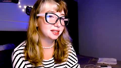 Snapshot of riri_rich chatting on 09/14/25, 06:23 Rita online show from 09/14/25, 06:23