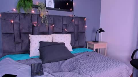 RIRI  online show from 11/05/25, 07:47