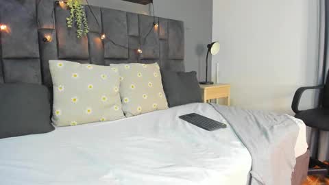 RIRI  online show from 11/15/25, 07:43