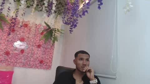 Snapshot of risitos_de_oro_ chatting on 09/30/25, 12:37 Risitos De Oro online show from 09/30/25, 12:37