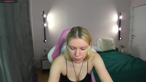 river_stoynee online show from 10/06/25, 01:14