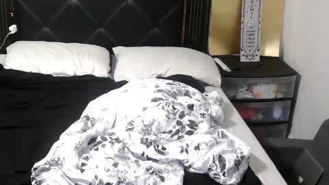 Snapshot of riversaint chatting on 09/12/25, 12:11 River Saint online show from 09/12/25, 12:11