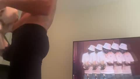 Snapshot of rluxe2676 chatting on 12/11/24, 08:39 BwC4Breed online show from 12/11/24, 08:39