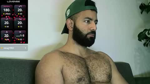 SebasRoa online show from 10/23/25, 03:00