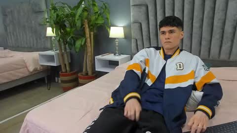 Roan Birkin online show from 02/11/25, 01:41