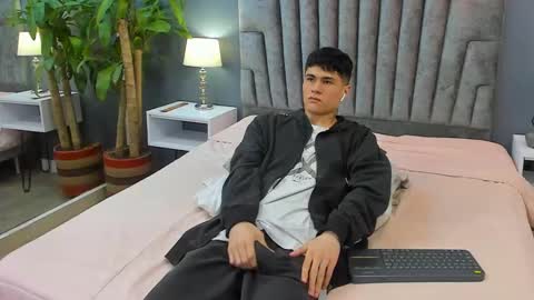 Roan Birkin online show from 02/13/25, 10:33