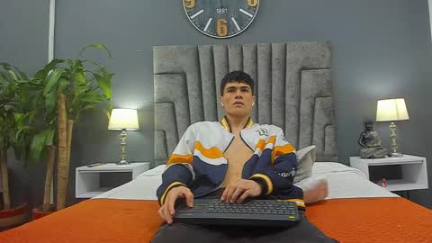 Roan Birkin online show from 02/22/25, 07:36