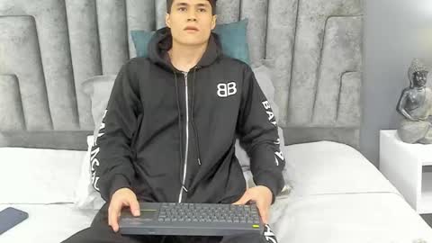 Roan Birkin online show from 03/04/25, 07:43