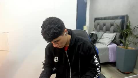 Roan Birkin online show from 10/12/25, 07:24