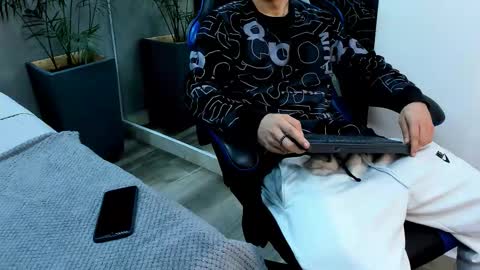 Roan Birkin online show from 11/17/25, 07:08