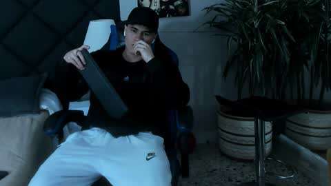 Roan Birkin online show from 03/03/26, 09:42